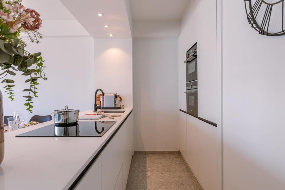 Huswell - Lovely Apartment With Lateral Sea View And Parking Ostende Exterior foto